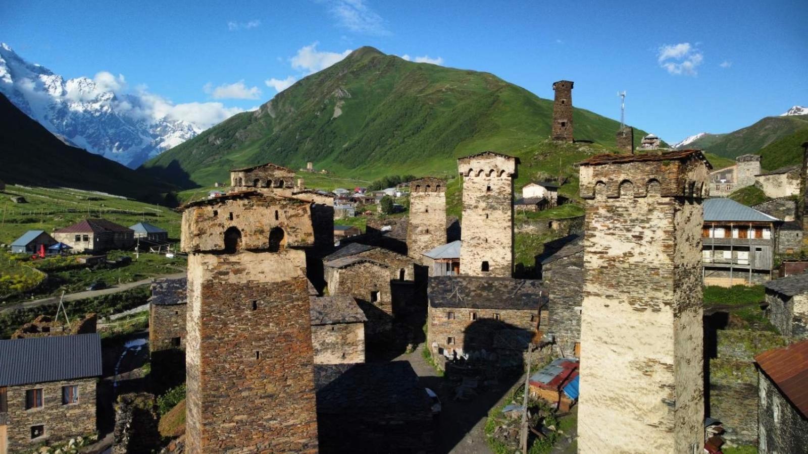 Old House Hotel Ushguli Exterior photo
