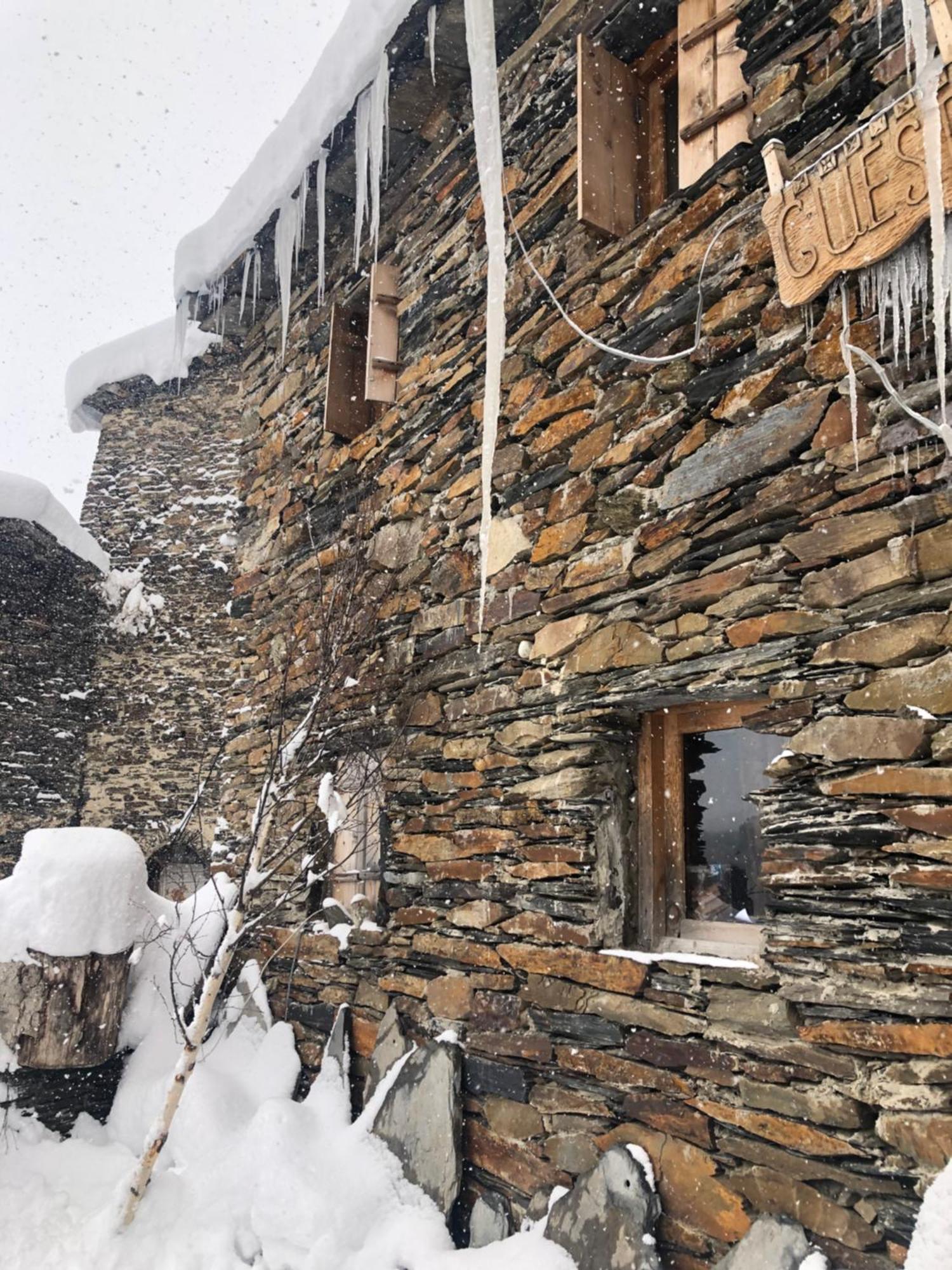 Old House Hotel Ushguli Exterior photo