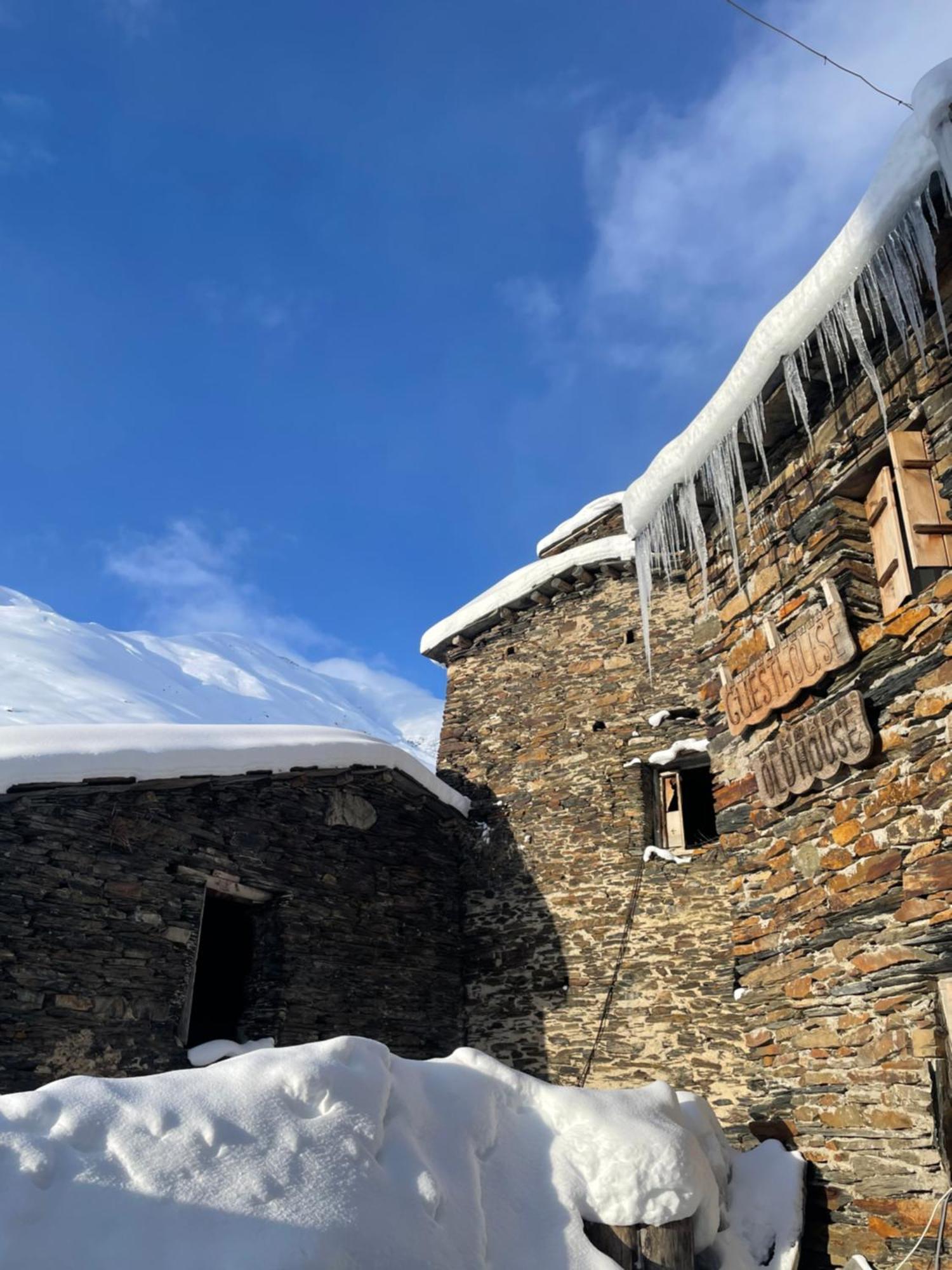Old House Hotel Ushguli Exterior photo